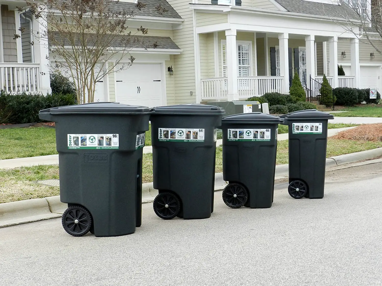 best outdoor garbage cans with locking lids and wheels.