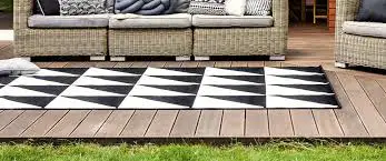 how to keep outdoor rug from blowing away